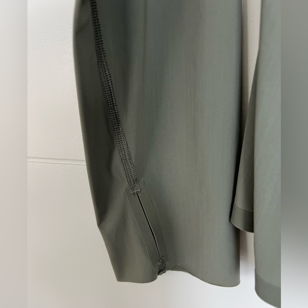 Lulu Lemon Green Long Sleeve Workout Top - Picture 3 of 3